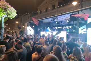 Wybierasz się na Paradę Wolności 2025? Sprawdź zmiany w organizacji ruchu i komunikacji miejskiej w Łodzi