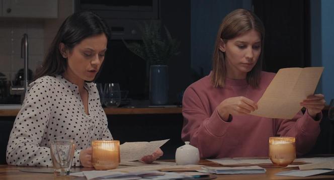 	M jak miłość odc. 1793. Justyna (Magdalena Wieczorek), Kasia (Paulina Lasota)