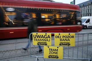 To jest najdłuższa linia tramwajowa w Polsce. Ponad 100 przystanków i 8 miast