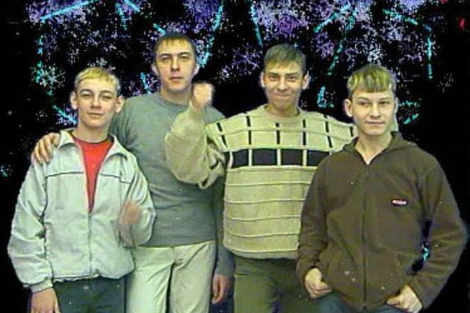 Zespół Stiekłowata w 2002 roku w teledysku Nowyj God