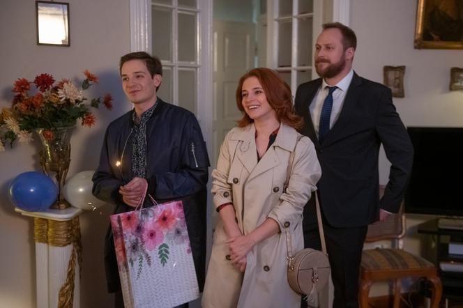 Na Wspólnej, odc. 3116. Anastazja (Karolina Bacia), Tomek (Krzysztof Chodorowski), Paweł (Grzegorz Kwiecień)