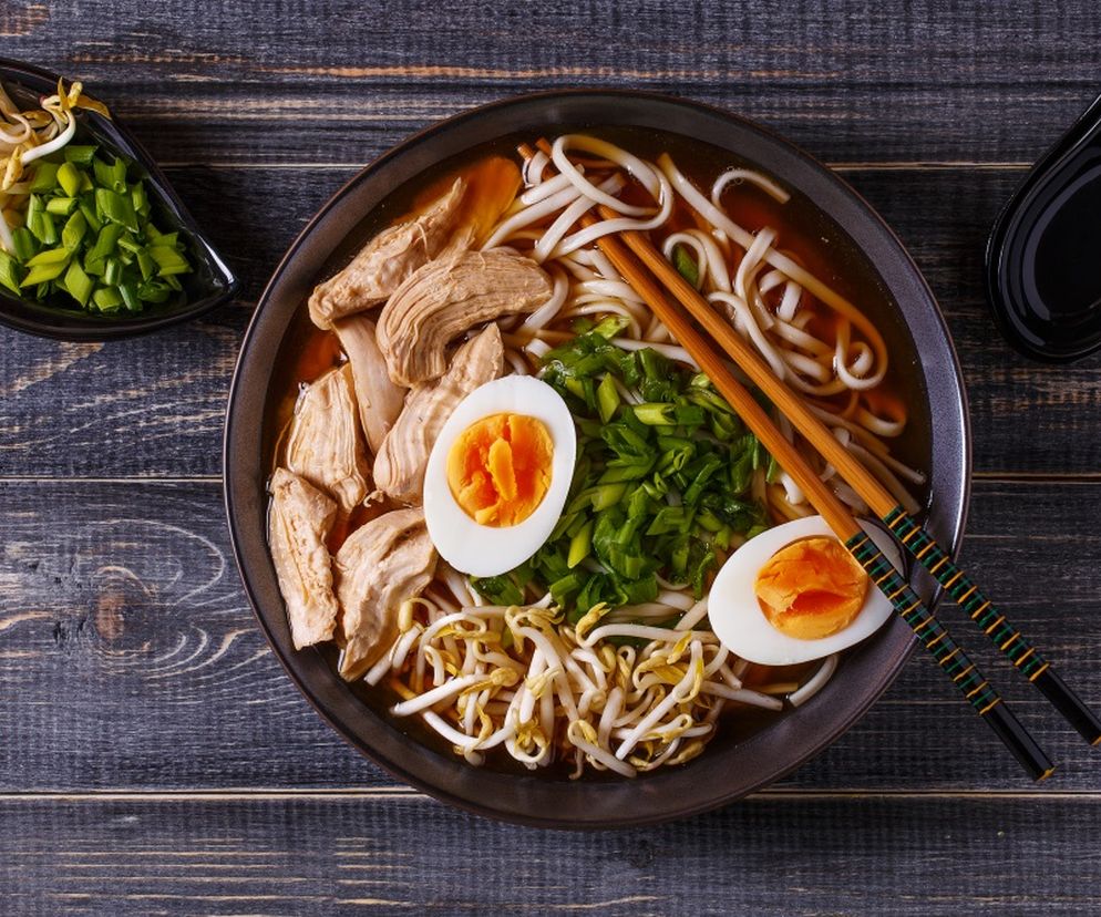 Ramen to japońska zupa. Czy jest zdrowa? 