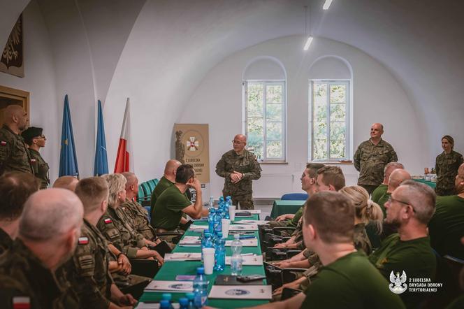 Terytorialsi, myśliwi, strażacy i policjanci poszukiwali osób zaginionych. Uczestników szkolenia odwiedził minister obrony narodowej