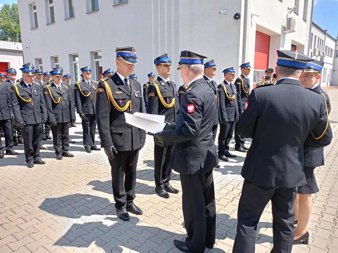 Akty nadania wyższych stopni służbowych odebrało w tym roku 21 strażaków z Komendy Miejskiej PSP w Siedlcach