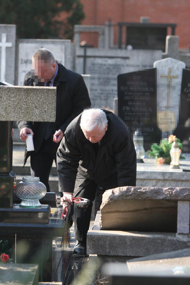 KACZYŃSKI NA CMENTARZU.