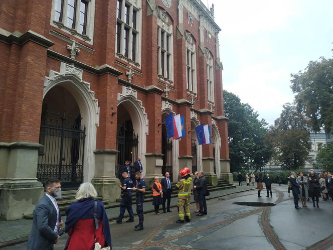 Alarm bombowy w Collegium Novum na Uniwersytecie Jagiellońskim
