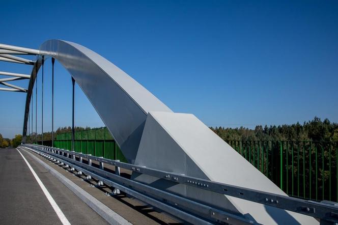 Nowy wiadukt w Hucisku (pow. bielski). Zastąpił starą, 50-letnią konstrukcję