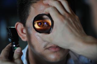 Kim jest optometrysta, a kim optyk?