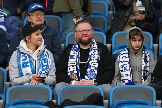 Kibice na Stadionie Śląskim podczas Wielkich Derbów Śląska (16.03.2024)