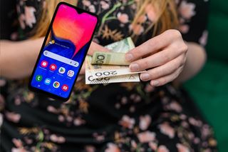 Wejdzie w życie nowy podatek od smartfonów? O 30 zł wyższy rachunek za telefon
