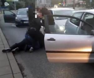 Policjanci grupy działającej w ramach wydziału dw. z przestępczością samochodową  zatrzymali dwóch obywateli Gruzji do kradzieży auta