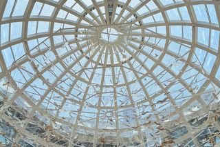 Szklana instalacja w Dubaju autorstwa Edyty Barańskiej