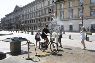 ak warszawiacy radzą sobie z upałem? Żar leje się z nieba
