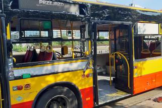 Ciężarówka zmasakrowała autobus miejski. Makabra na drodze w Warszawie!