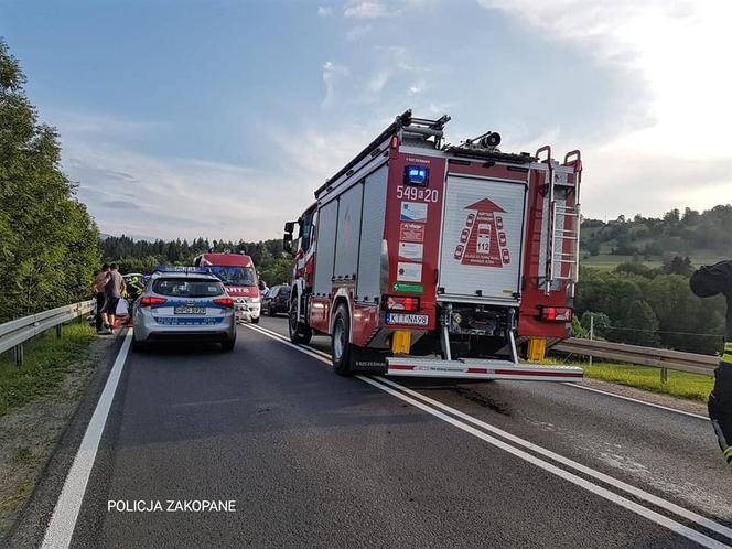 Biały Dunajec: Dwie osoby poważnie ranne po zderzeniu motocykla z osobówką. Paraliż Zakopianki