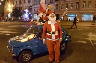 Magia świąt ogarnęła Bydgoszcz! Choinka na Placu Teatralnym zachwyca swoim pięknem!