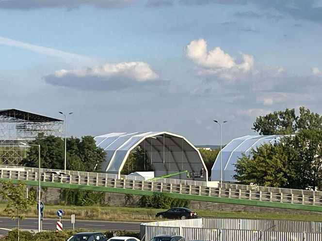 Festiwal ZORZA w Krakowie. Przygotowania na lotnisku Rakowice-Czyżyny