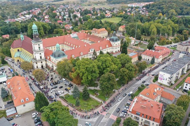 Pielgrzymki do Trzebnicy przyciągają tysiące wiernych z całej Archidiecezji Wrocławskiej