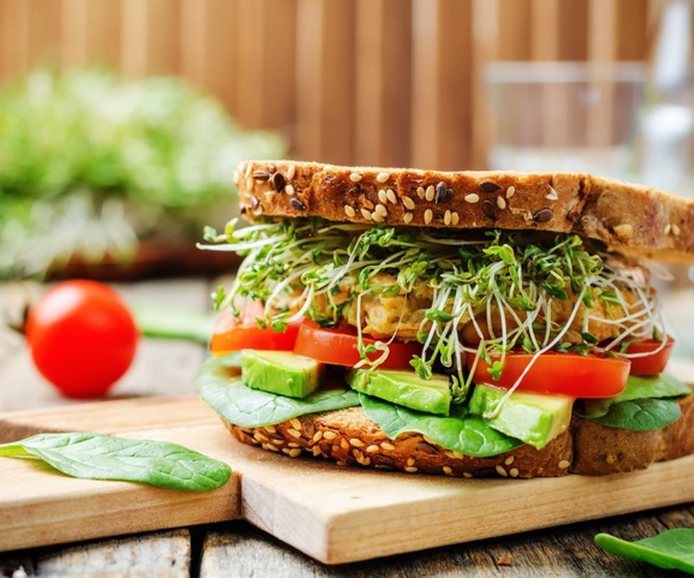 Tragiczny finał spotkania u znajomych. Zadławił się kanapką i zmarł 