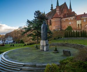 Niesamowite miasteczko nad Zalewem Wiślanym. Historia i magia w jednym miejscu