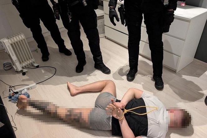 Łódzka policja rozbiła grupę handlującą dopalaczami. Wśród zatrzymanych pseudokibice