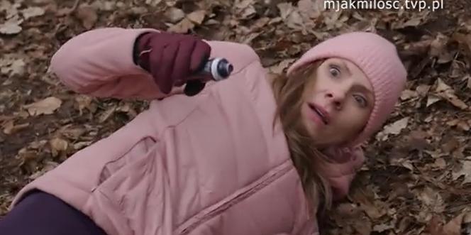 Koniec M jak miłość. Ewa Kalinowska przeżyje horror w ostatnim 1736 odcinku. Rogowscy znajdą ją w lesie w fatalnym stanie  - WIDEO, ZDJĘCIA