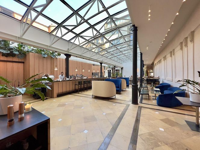 To jedna z najsłynniejszych kamienic w Krakowie. Znajduje się w niej hotel, w którym mieszkał car