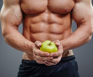 Ćwiczenia na sześciopak - jak w miesiąc wyrzeźbić mięśnie brzucha?