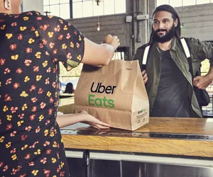Uber Eats Awards 2023. Wybierz swoją ulubioną restaurację, trwa głosowanie 