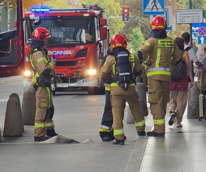 Pożar Biedronki w centrum Warszawy! Duża ewakuacja, na miejscu służby