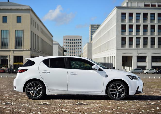 Lexus CT200h po liftingu 2014