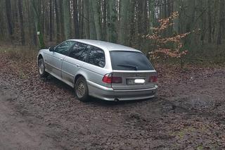 Zuchwała kradzież w Iławie! Ukradli BMW i porzucili w lesie. Policja szuka sprawców!