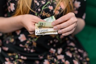 Dodatkowe 2000 zł brutto od ZUS w 2025 roku. Sprawdź, kto może zyskać na tym programie