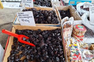 Ceny suszonych owoców i grzybów na targowisku