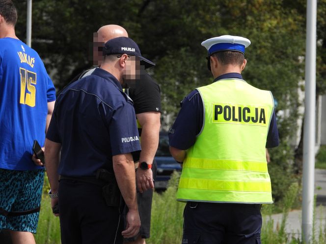   Zderzenie radiowozu z autem na Białołęce. Jeden policjant do szpitala