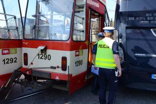 Gdańsk: Zderzenie tramwaju z autokarem! [ZOBACZ ZDJĘCIA]