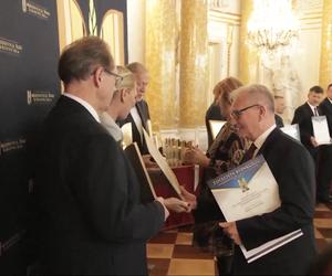 Gala na Zamku Królewskim w Warszawie. Starosta Toruński odebrał nagrodę dla budynku w Dobrzejewicach