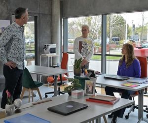 Pierwsza miłość, odcinek 4080: Brian (Dominik Rybiałek), Artur Kulczycki (Łukasz Płoszajski), Berenika (Maria Konaarowska)