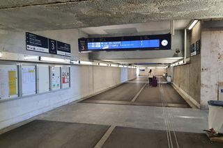 Awaria paraliżuje ruch pociągów w Warszawie. Duże opóźnienia. Co się stało?
