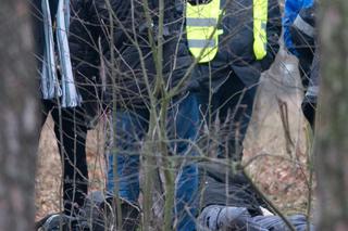 Adam strzelił sobie w głowę w lesie w którym zawisł jego brat