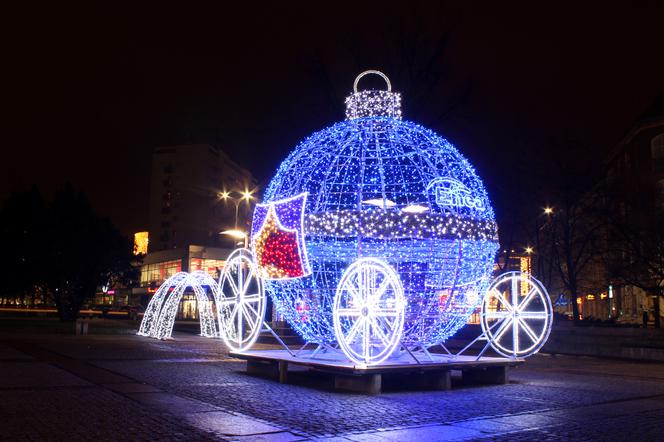 Iluminacja świąteczna na pl. Lotników