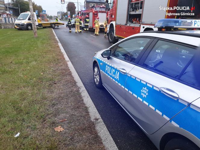 Przerażający wypadek w Dąbrowie Górniczej. Renault Clio dachowało w tunelu