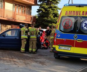 Rąbnął w ogrodzenie zabił pasażerkę