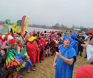 Mazowieckie Morsy otworzyły sezon morsowania 2025/2026 nad zalewem w Siedlcach