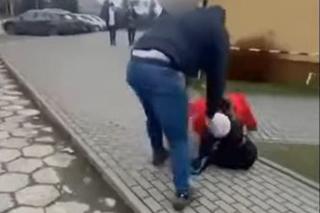 Ojciec ucznia wymierzył sprawiedliwość napastnikowi przed szkołą w Grodkowie