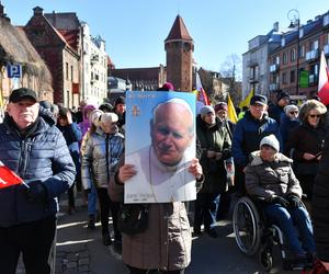 Tysiące osób na Marszu Wdzięczności za  Jana Pawła II w Gdańsku 