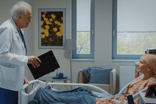 M jak miłość odc. 1854. lekarz z Bostonu - George Davies (Richard Berkley), Dorota (Iwona Rejzner)