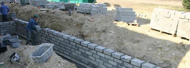 Zaprawa murarska: parametry gotowych zapraw: murowanie fundamentów