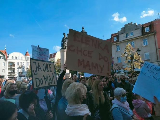 Demonstracja pod Sądem Rejonowym w Środzie Wielkopolskiej! "Elena wróć! 