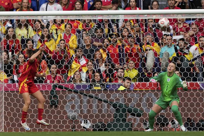 Hannah Hampton - angielska królowa karnychHannah Hampton - angielska królowa karnych